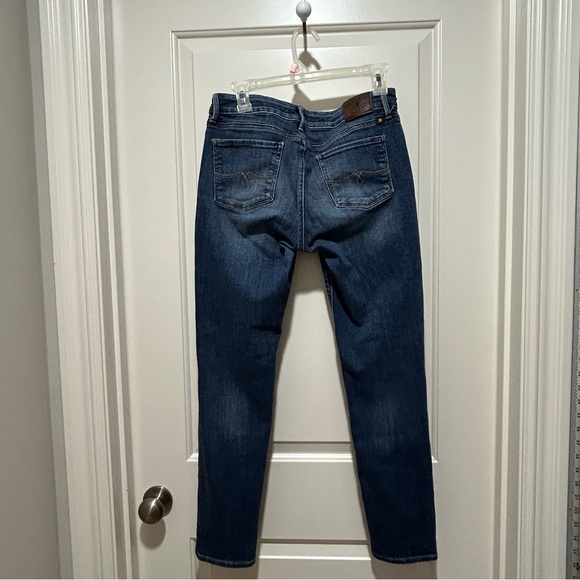Lucky Brand women’s size 8 / 29. Reg.  Skinny Jeans. Nice shape. Some stretch. - Picture 3 of 9